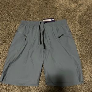 NWT Gray lightweight men’s shorts - medium